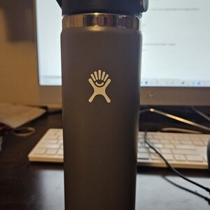 Hydro Flask 20oz Dark Gray Flex SIP  Water Bottle